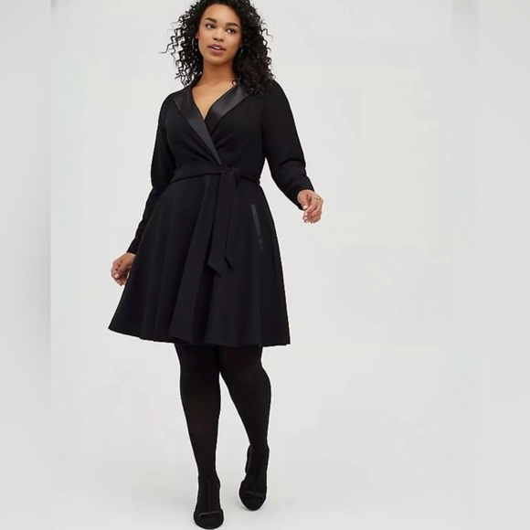 TORRID long sleeve Black tuxedo skater dress Sz 28 / NEW - Picture 1 of 6